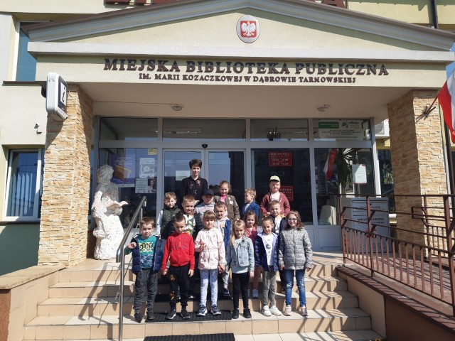 Muchomorki poznają bibliotekę