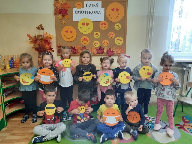Dzień emotikona w grupie Motylki