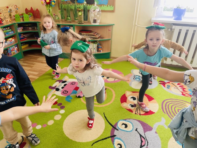 Wiosenne zabawy ruchowe Motylków