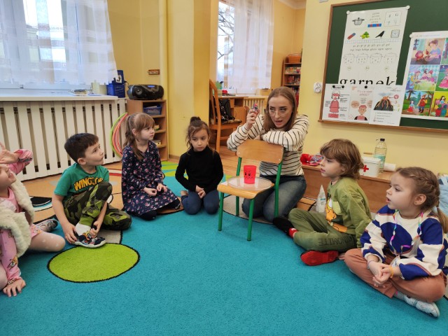 Kolorowy potwór czuje złość