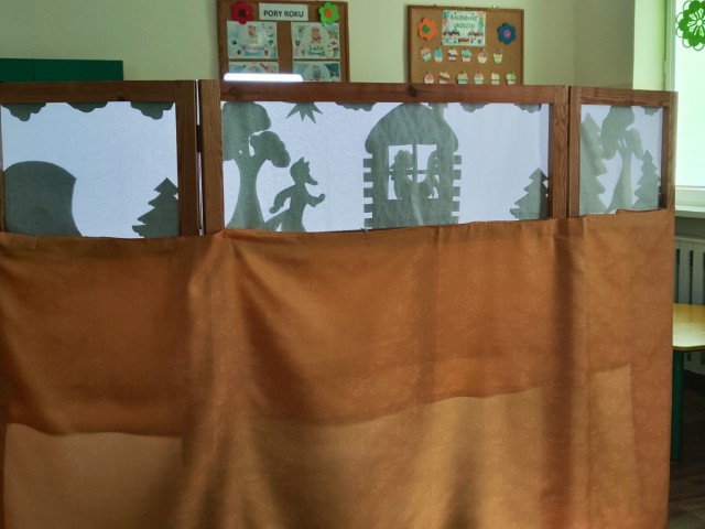 Teatrzyk cieni „O Koguciku Złotym Grzebyku”