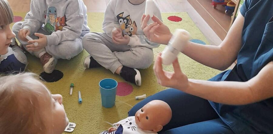 Wizyta pielęgniarki w grupie Jeżyki